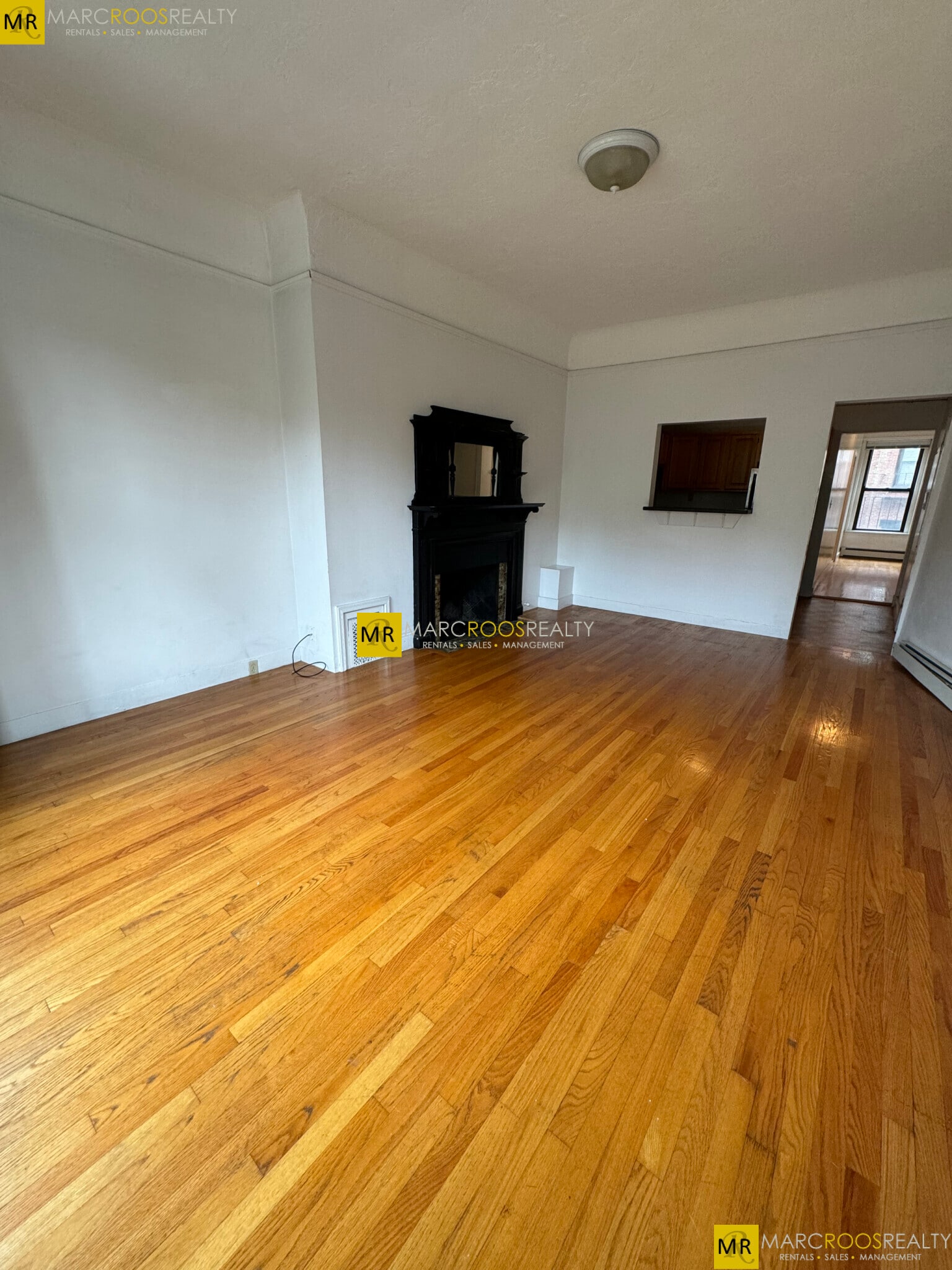 Building Photo - 587 Beacon St