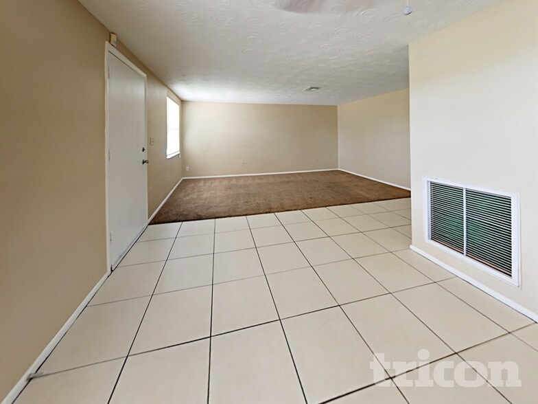 Building Photo - 3327 Seffner Dr
