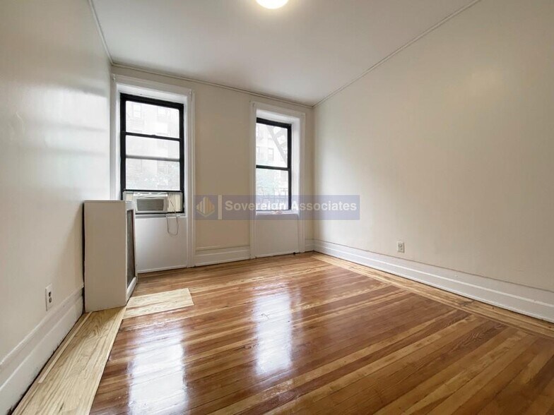 Primary Photo - 182 Claremont Ave