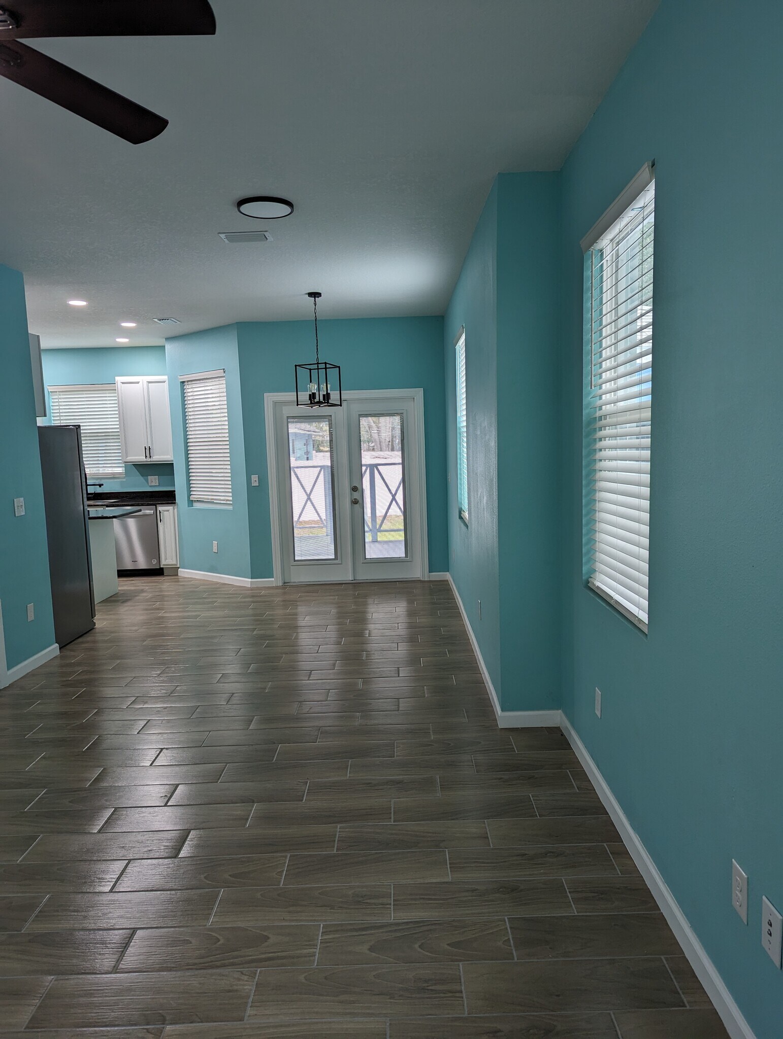 Building Photo - 2010 Seminole Blvd S