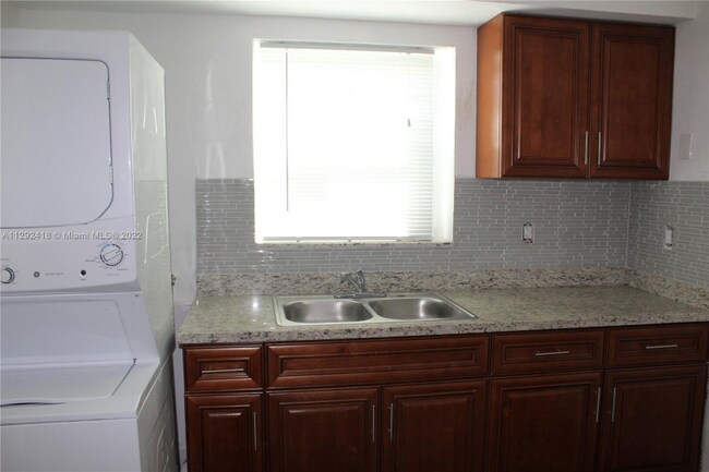 Building Photo - 1820 Dewey St