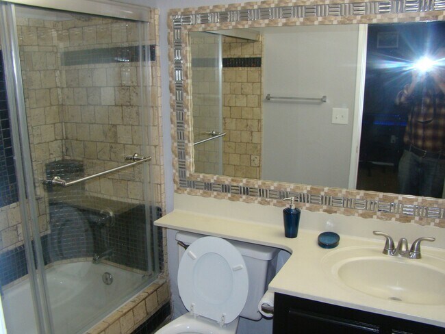 Building Photo - 461 W Holmes Ave