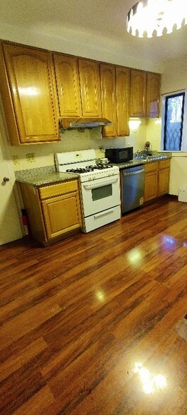 Building Photo - 1601 7th Ave