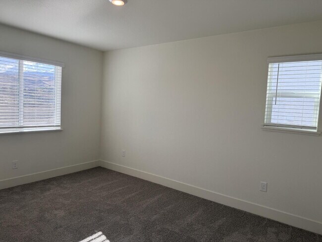 Building Photo - Brand New DR Horton Home Close to UNR!