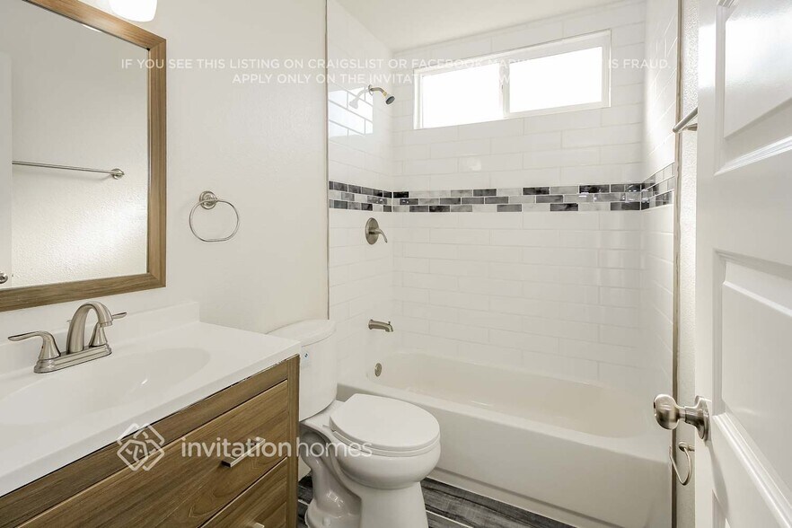 Building Photo - 3014 La Rue Way
