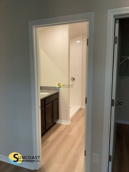 Building Photo - 5557 Broadgate Ct