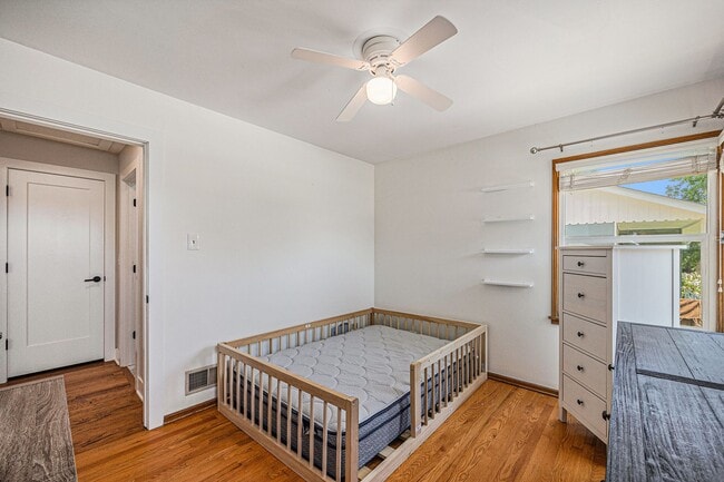 Building Photo - FURNISHED, Spacious 3 bedroom home in the heart of University!