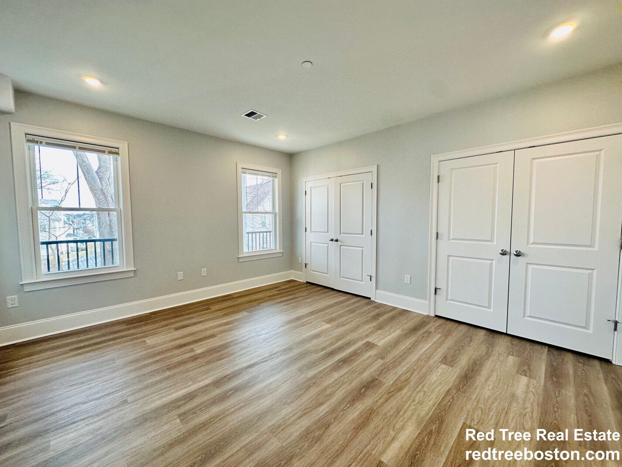 Building Photo - 100 Brooks St