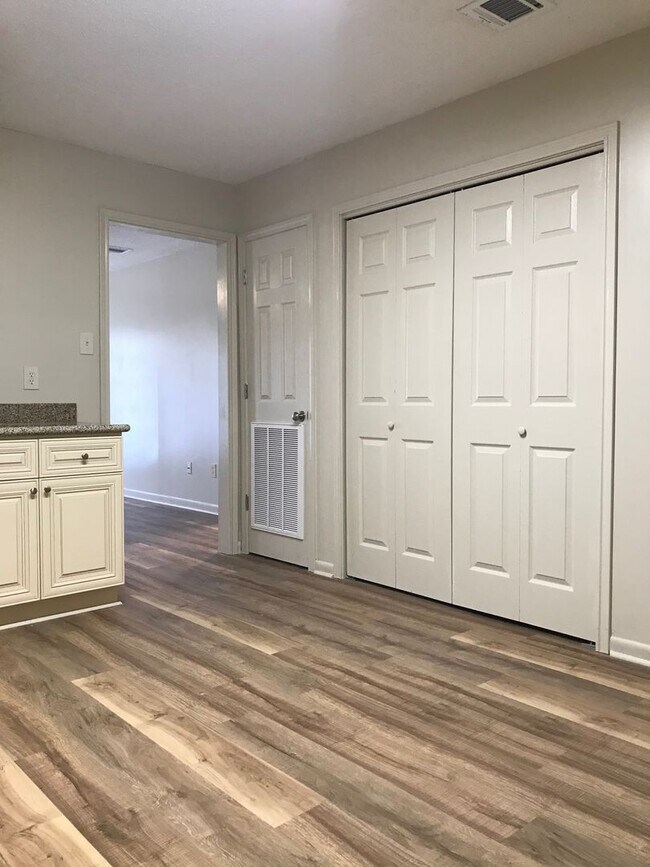Building Photo - 208 Cantal Dr