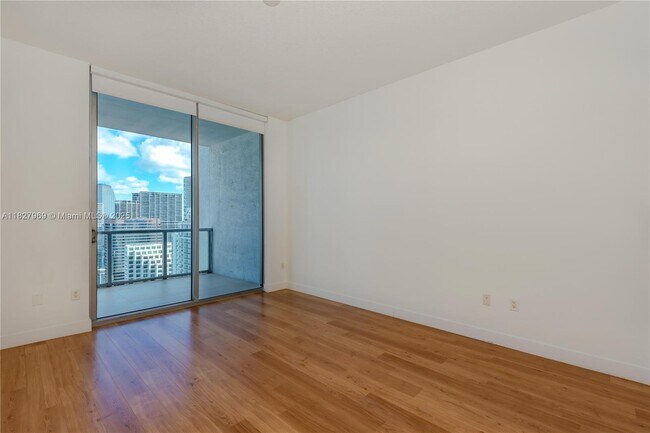 Building Photo - 1060 Brickell Ave