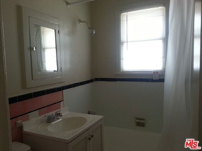 Building Photo - 603 Cochran Ave