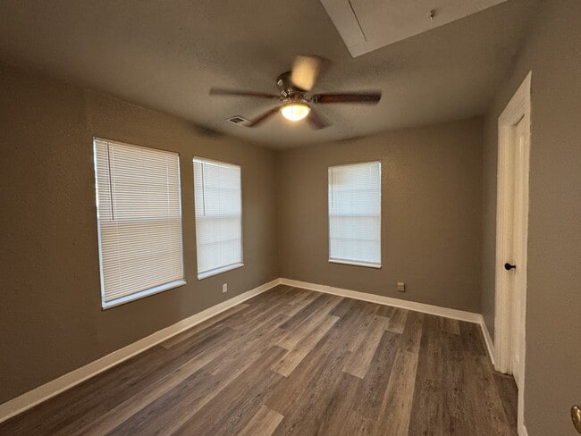 Building Photo - 413 Osage St