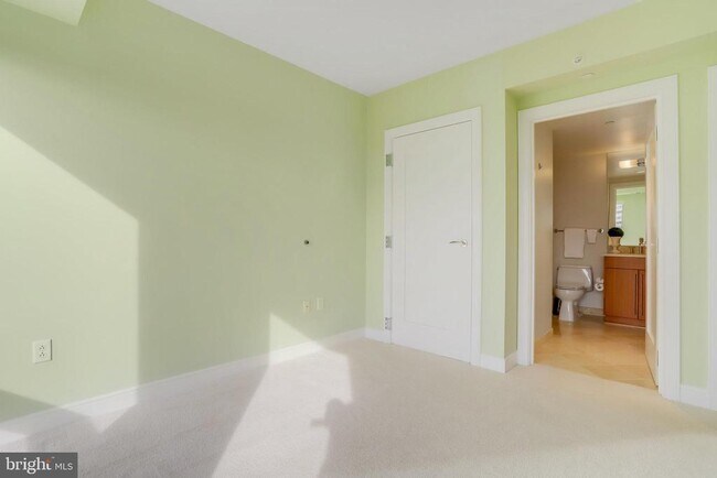 Building Photo - 1111 19th St N