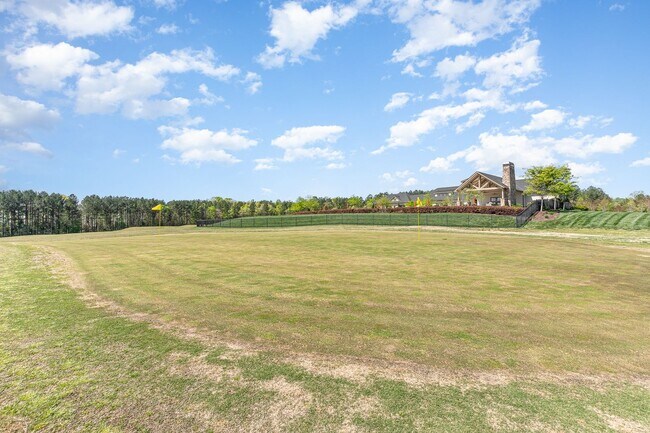 Building Photo - Gorgeous 5 Bedroom Home with First Floor In-law Suite & 3 Car Garage, Golf Course, Pool, Tennis a...