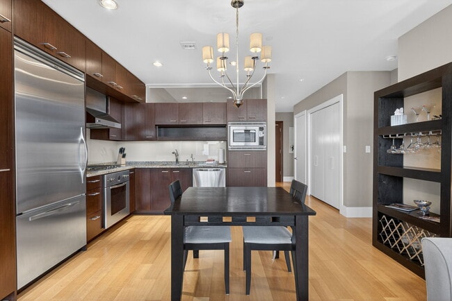 Building Photo - 1001 NW Lovejoy St