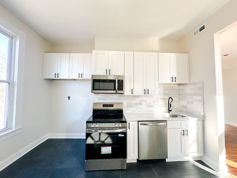 Building Photo - 3333 California Ave