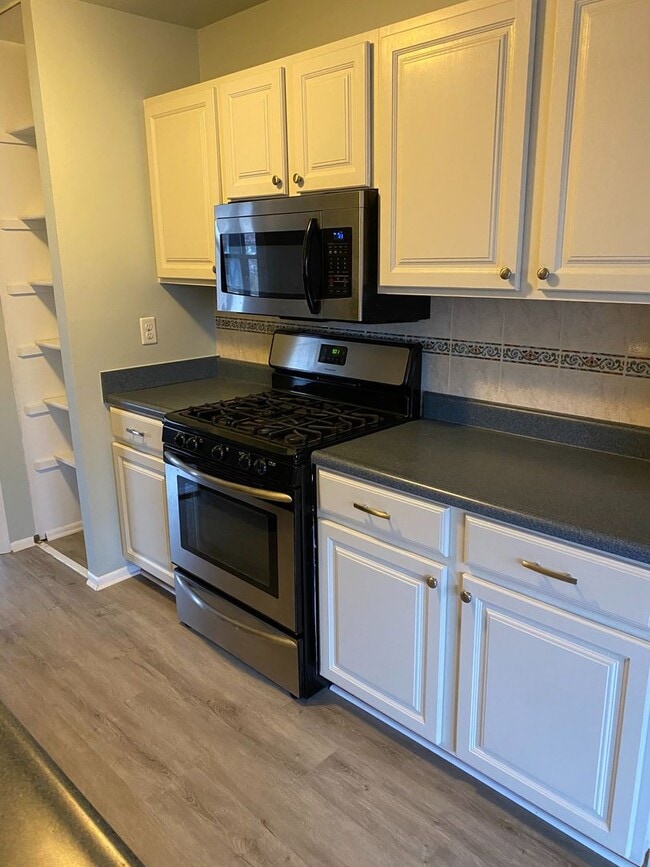 Building Photo - Townhome in Millersville