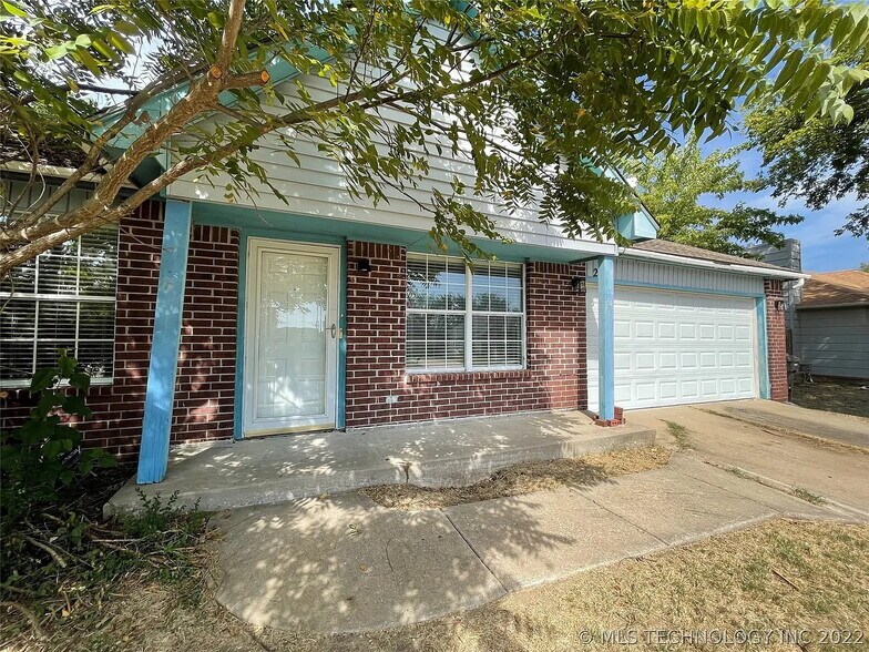Building Photo - 200 E Laredo Pl