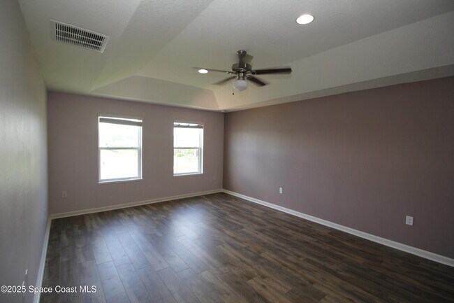 Building Photo - 824 Musgrass Cir