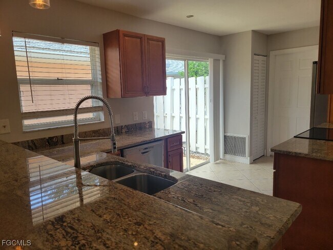 Building Photo - 14807 Crooked Pond Ct