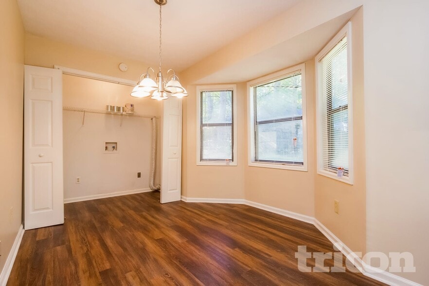 Building Photo - 4251 Cary Dr SW