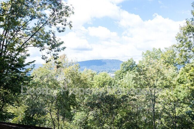 Building Photo - 2202 Elder St