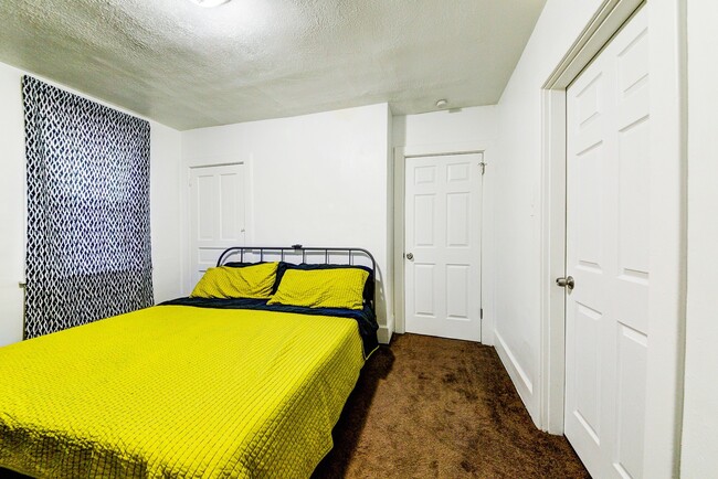 Building Photo - Available August  2026 - Beautiful 2.5 Bedroom, 1 Bath Home in Mt. Washington Area!