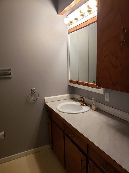 Building Photo - 700 N 29th St