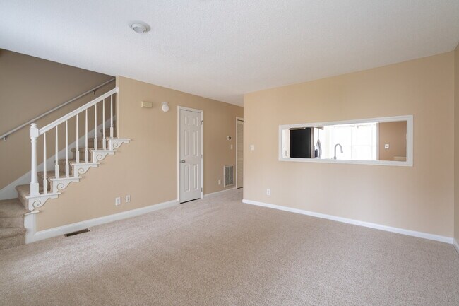 Building Photo - Two Bedroom Townhome in Raleigh's Heart!