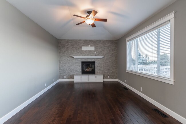 Building Photo - Stunning home on Awbrey Butte!