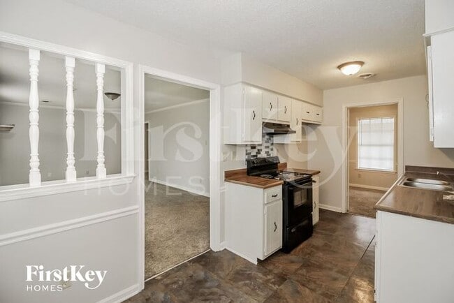 Building Photo - 6861 Valley Park Dr