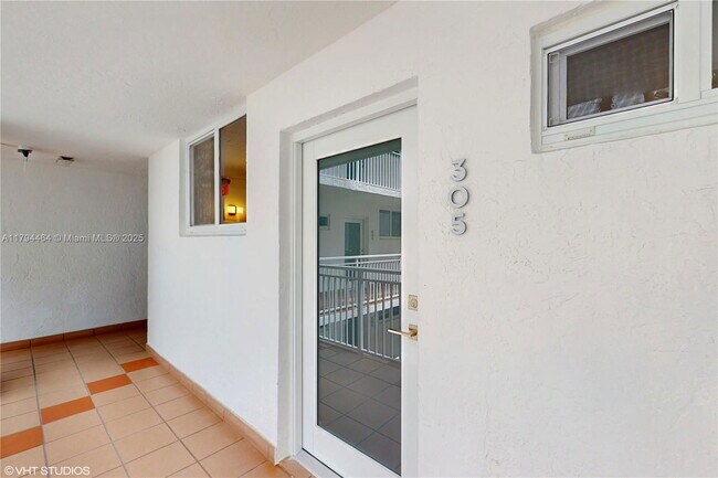 Primary Photo - 1666 West Ave