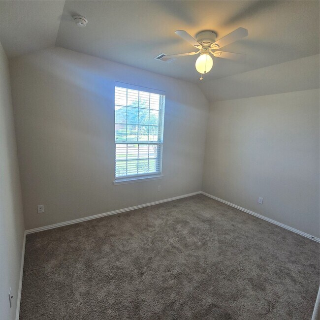 Building Photo - 8114 Summer Lake Pass Ln