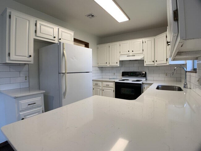 Building Photo - 805 Hawks Nest Dr