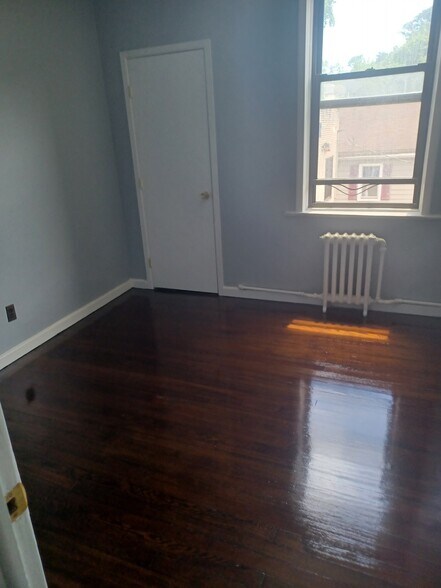 Building Photo - 961 Van Duzer St