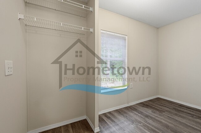 Building Photo - 2 Bedroom 1 Bath Home with Off Street Parking Available in Sagle!