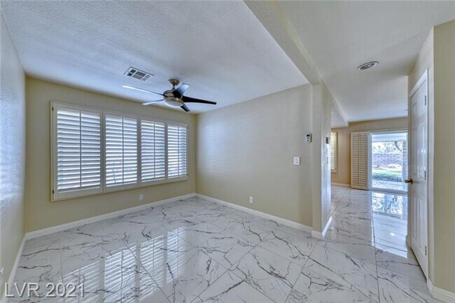 Building Photo - Gorgeous 4 bedroom home with large corner ...