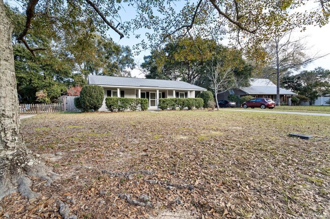 Building Photo - 3 BR 2 Ba home in Fairhope