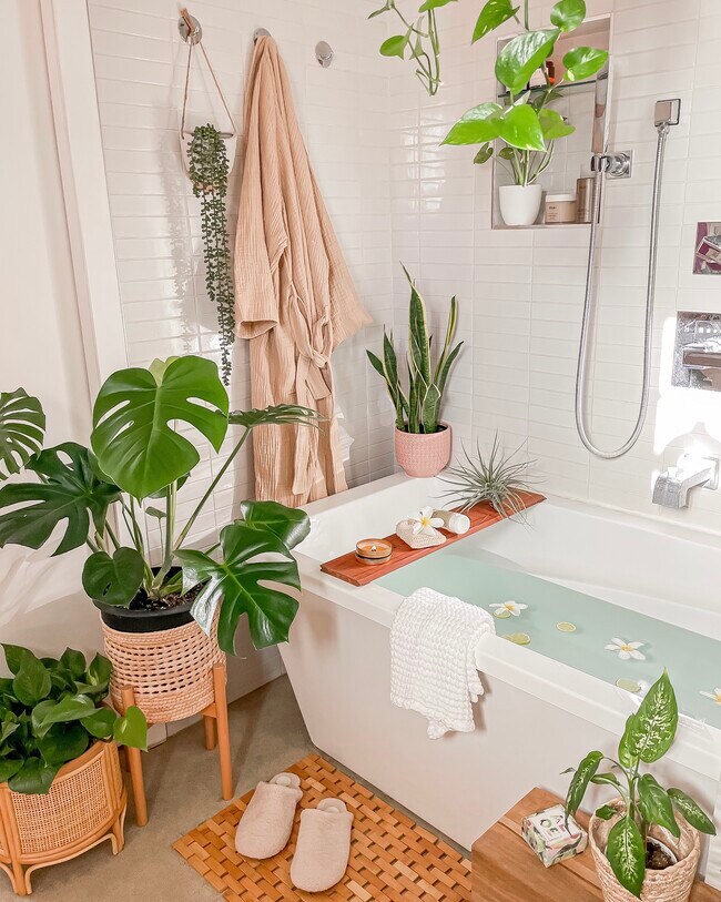 Building Photo - 3809 Floral Dr