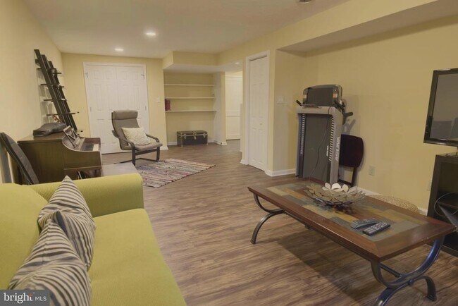 Building Photo - 11014 Troy Rd