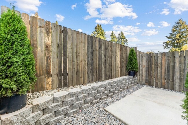 Building Photo - New Modern Home