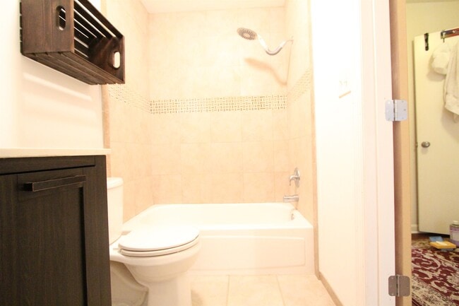 Building Photo - 617 N Magnolia Dr