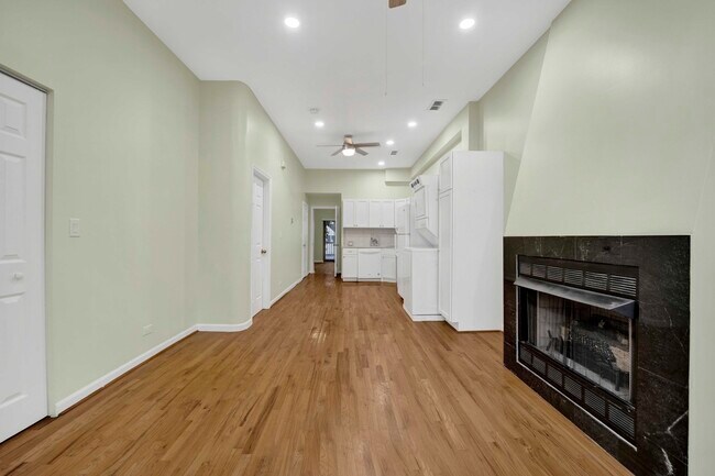 Building Photo - 1329 N Oakley Blvd
