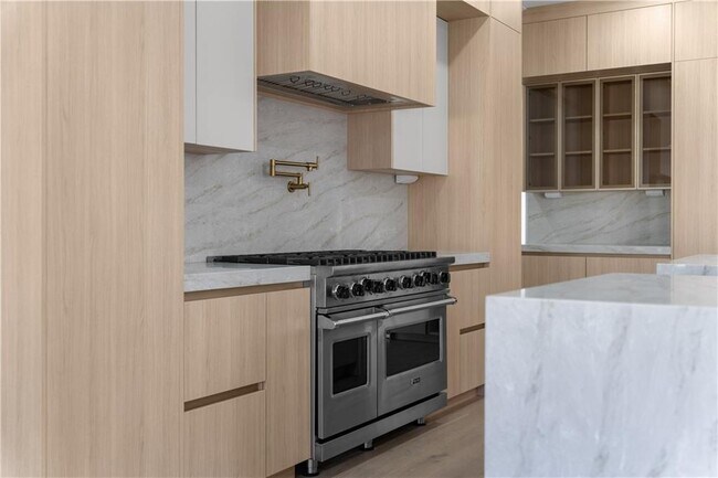 Building Photo - 407 Buford