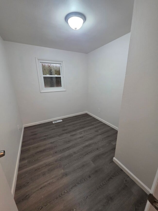 Building Photo - LIMITED TIME**NO APPLICATION FEE**1/2 OFF DEPOSIT**