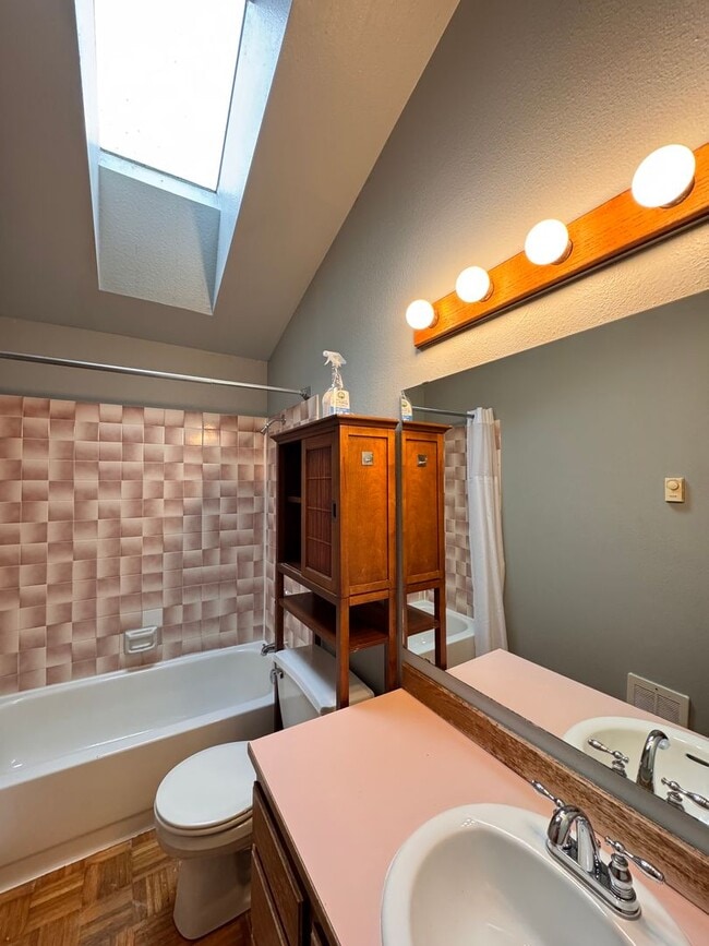 Building Photo - Beautiful Wedgwood Home with Flexible Living + 2nd Kitchen