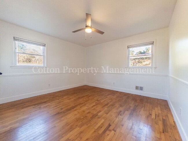 Building Photo - 101 Hyacinth Ave