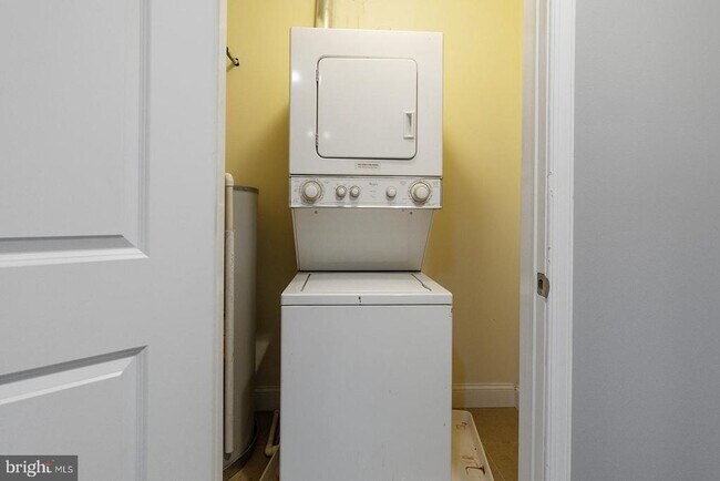 Building Photo - 1940 N Gratz St