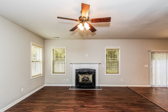 Building Photo - 246 Verrazano Pl