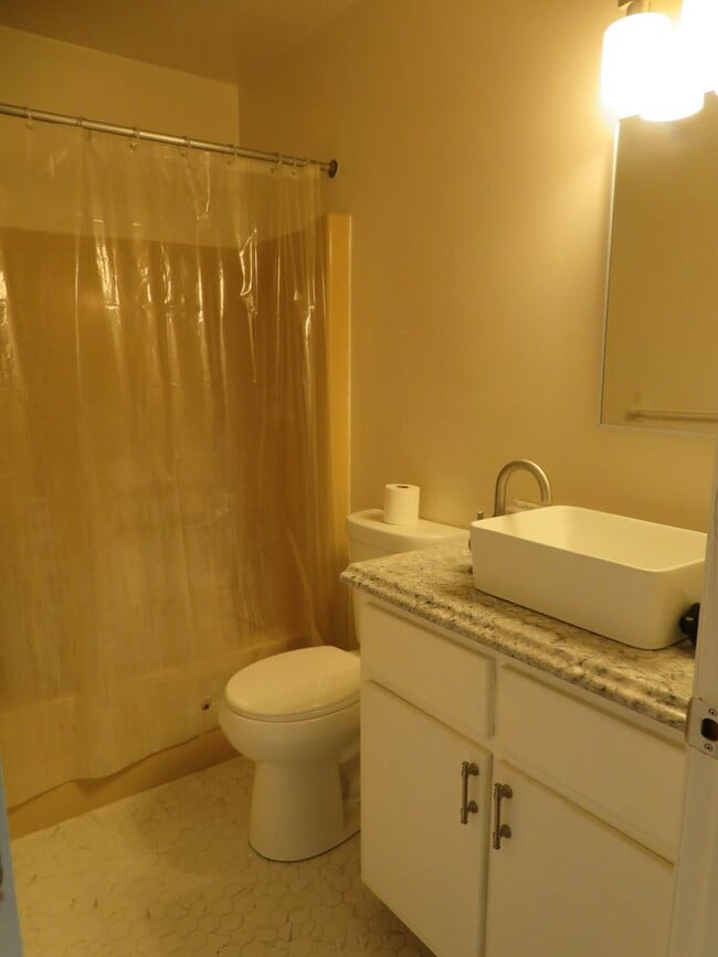 Building Photo - 2529 Pin Oak Ct